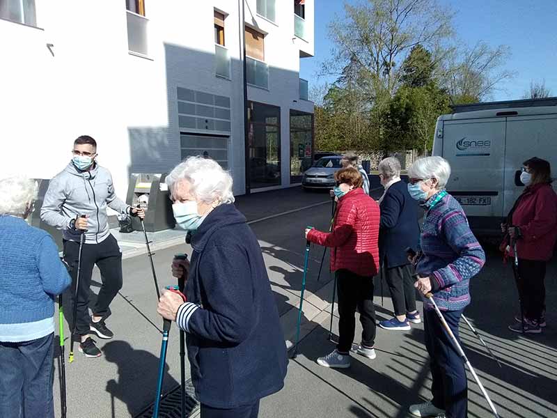 Marche nordique au b&eacute;guinage La Tourangelle
