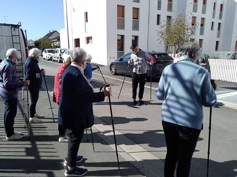 Marche nordique au b&eacute;guinage La Tourangelle